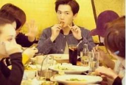 专门讲吃瓜的博主娱乐圈,揭秘明星们的“吃瓜”日常